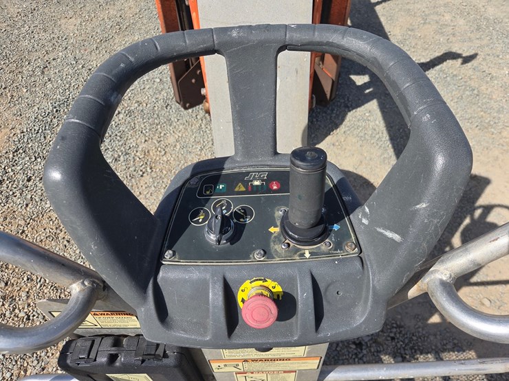 2010-jlg-t500j-image-15