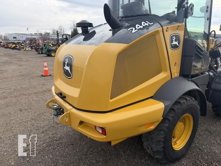 2023-deere-244l-image-13