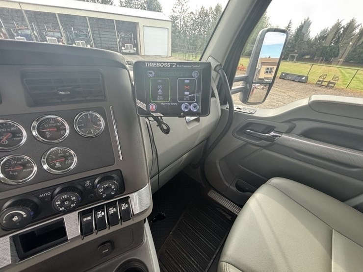 2019-kenworth-t880-image-35