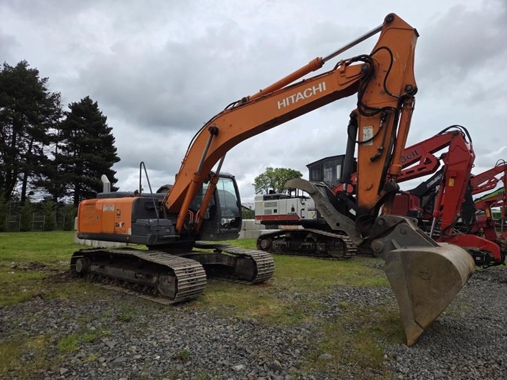 hitachi-zx210-lc-5n-image-2