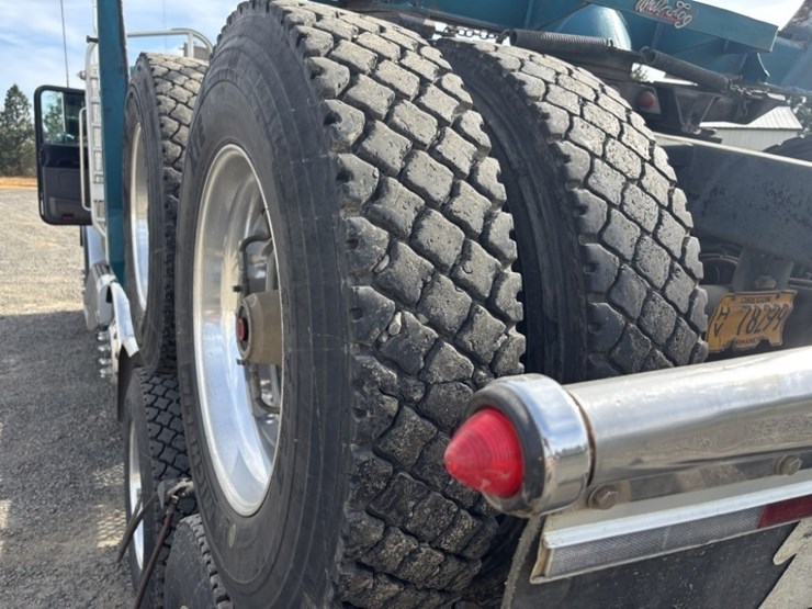 2018-peterbilt-367-image-39