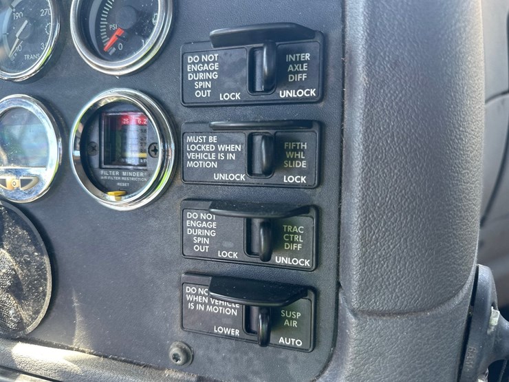 2014-massey-ferguson-8-image-38