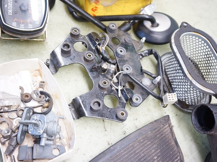 japanese---suzuki-etc…-miscellaneous-parts-lot-image-3