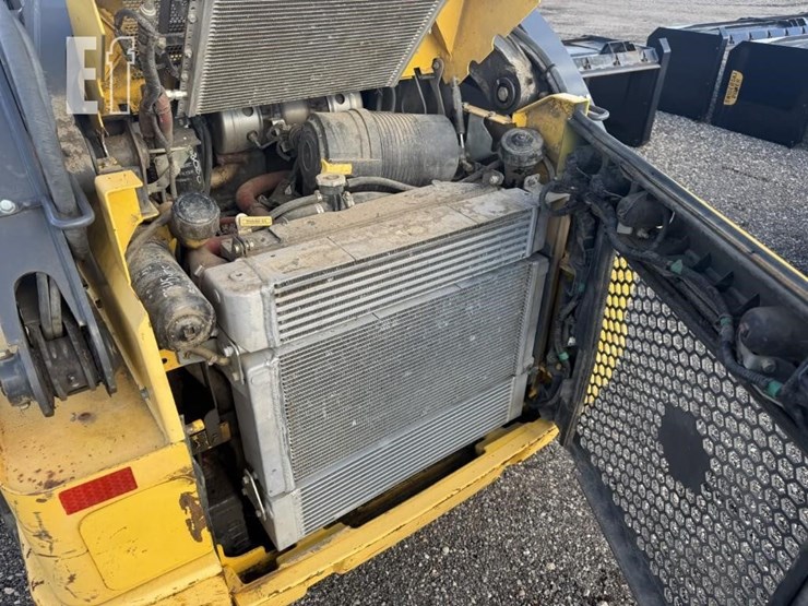 2016-new-holland-l220-image-12