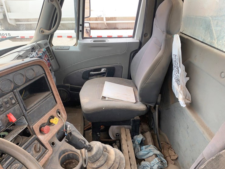 2010-international-prostar-image-10