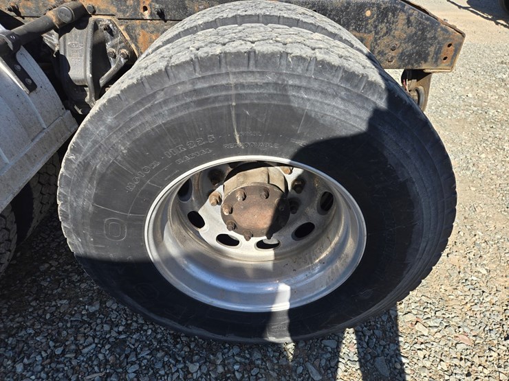 2013-peterbilt-386-image-77