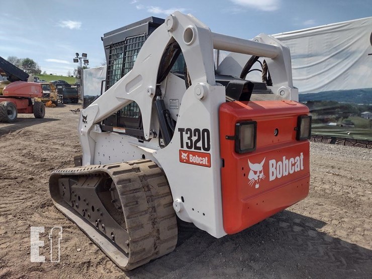 2009-bobcat-t320-image-32