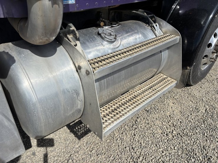 2000-peterbilt-378-image-34