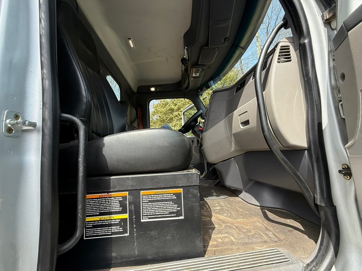 2015-peterbilt-579-image-51