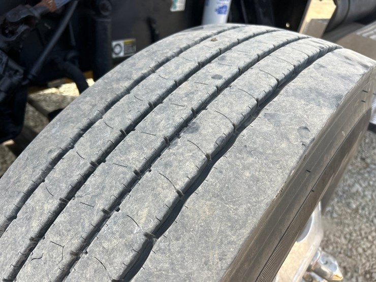 peterbilt-388-image-70