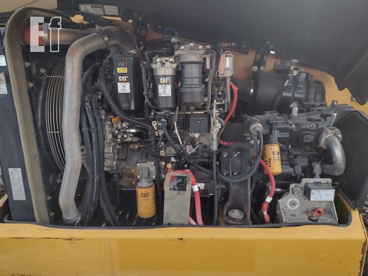 2019-caterpillar-tl1055d-image-25