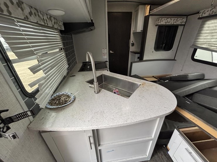 2020-premier-bl19fbpr20-travel-trailer-image-29