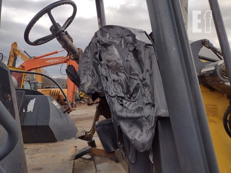 2010-deere-310j-image-26