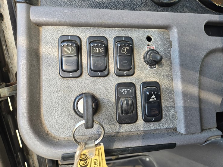 2013-peterbilt-386-image-59