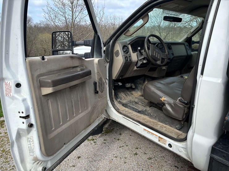 2009-ford-f550-image-14