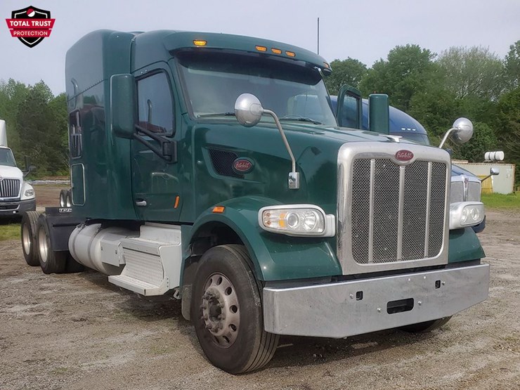 2021-peterbilt-567-image-1