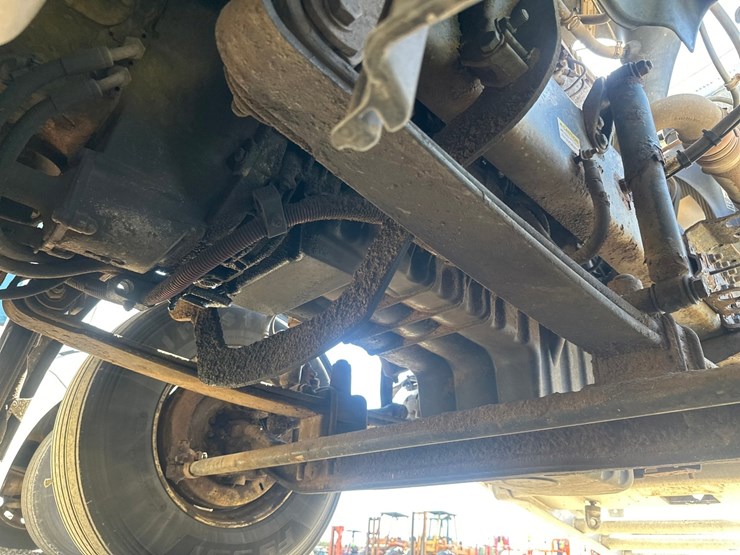 2014-massey-ferguson-8-image-62