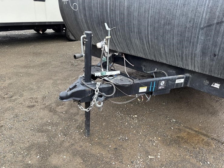 2020-wildwood-wdt282qbxl-ca-travel-trailer-image-7