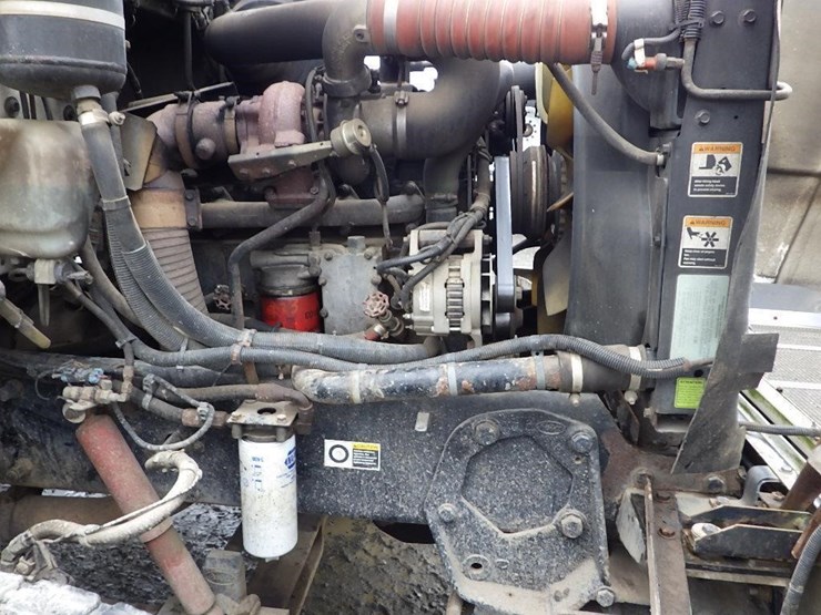 2005-peterbilt-pb330-22'-t/a-fuel-lube-truck-image-46