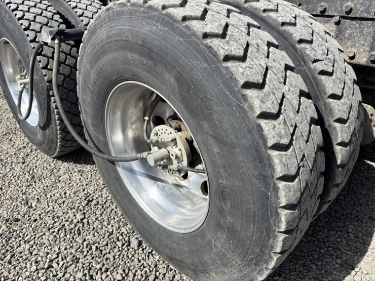 2000-peterbilt-378-image-16