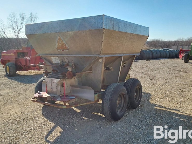 tyler-t/a-pull-type-fertilizer-spreader-image-5