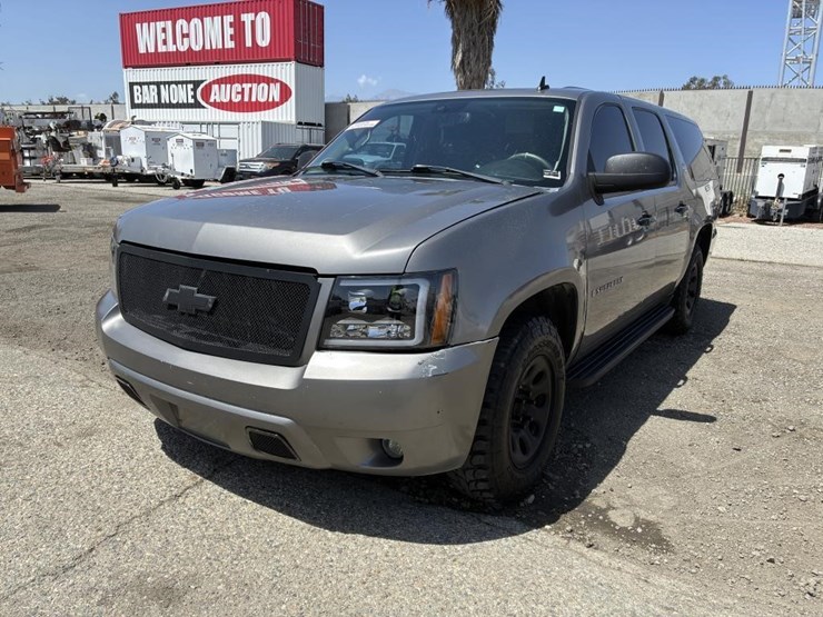 2007-chevrolet-suburban-image-1