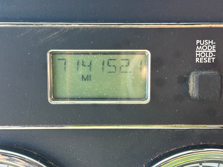 2014-massey-ferguson-8-image-34