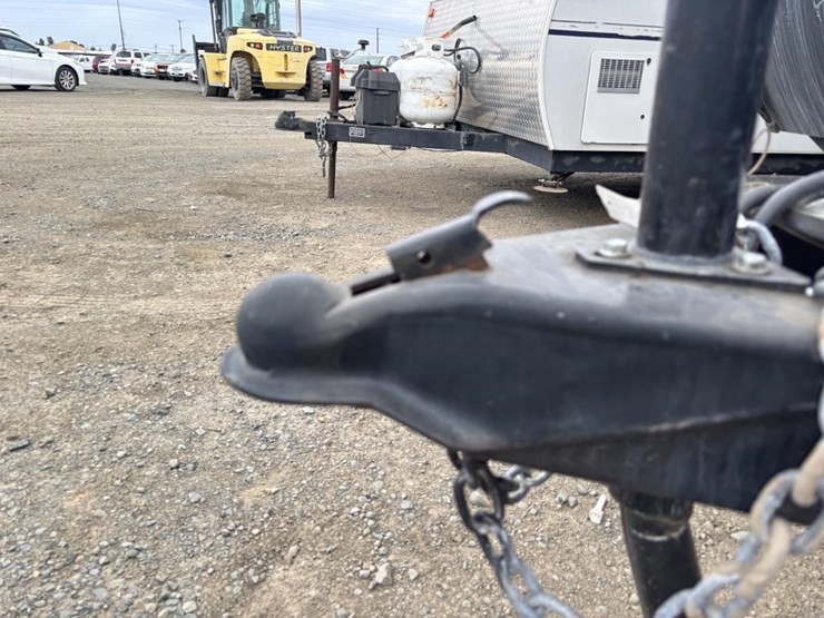 2020-bullet-bl2200bh20-travel-trailer-image-11