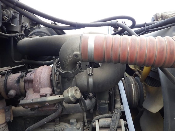 2005-peterbilt-pb330-22'-t/a-fuel-lube-truck-image-49