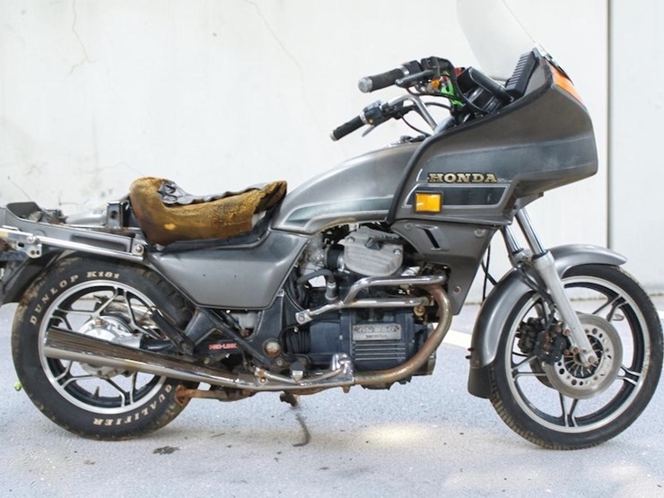 1983-honda-gl650-silver-wing-motorcycle-image-1