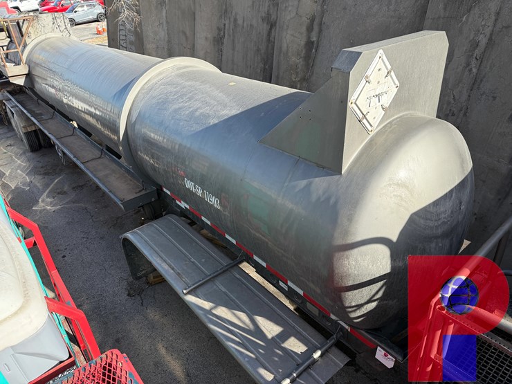 2011-comptank-corporation-5,500-gal.-t/a-acid-transport-trailer-**fresh-vik-inspection**-image-1