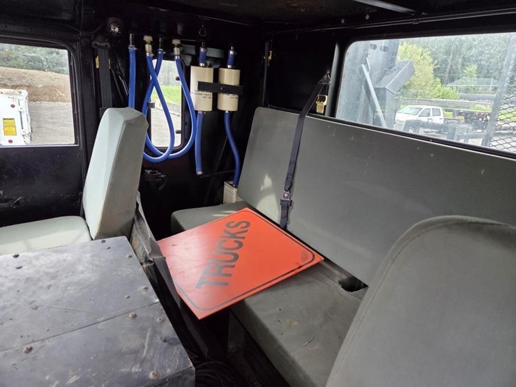 2002-oshkosh-m1070-image-10