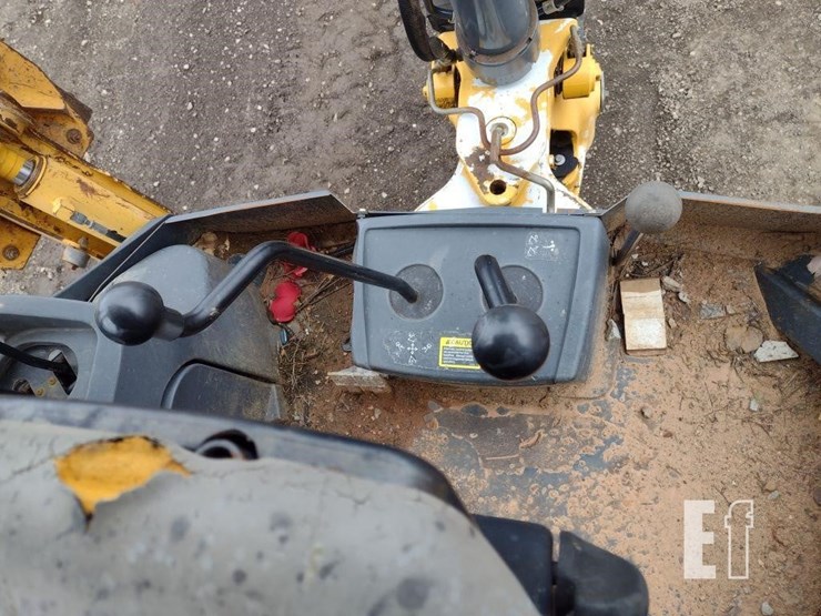 2010-deere-310j-image-8