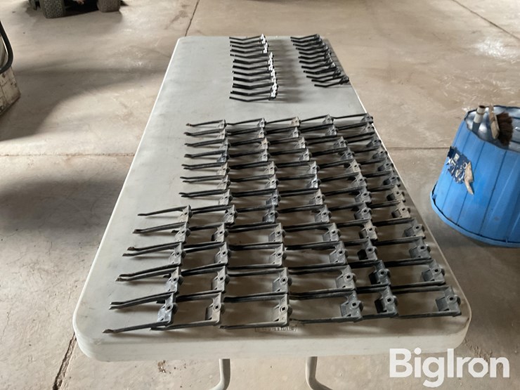 rake-up,-macdon-poly-pickup-header-teeth-image-8