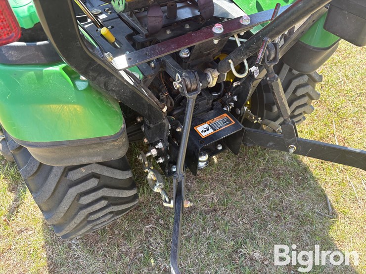 2013-john-deere-1025r-image-15