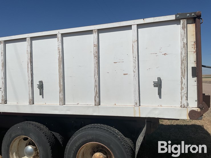 1984-international-durastar-4300-image-19