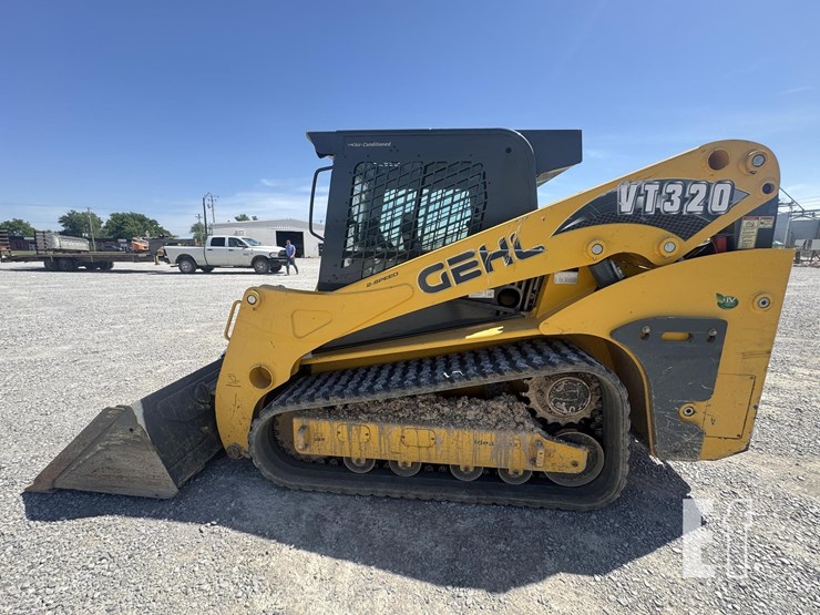 2019-gehl-vt320-image-9