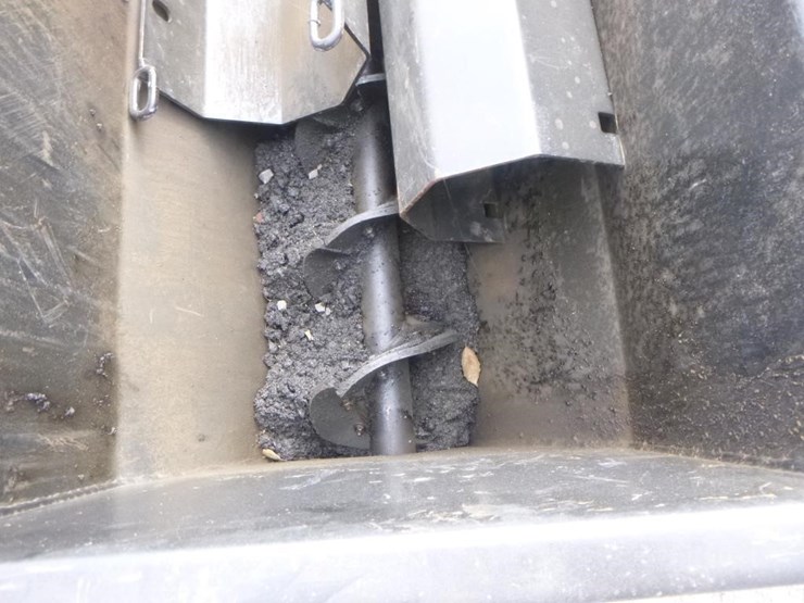 landy-66"-skid-steer-asphalt-spreader-image-9