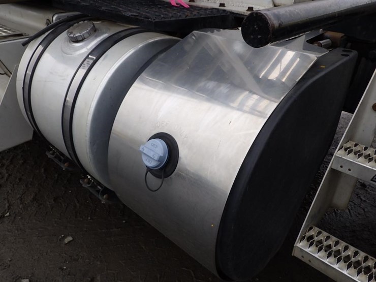 2017-kenworth-t800-image-33