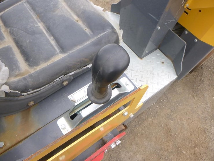 2024-sdlool-tr1000-tandem-vibratory-roller-image-21