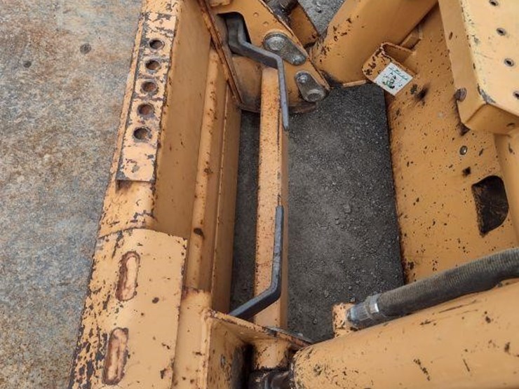 2001-case-60-xt-image-14