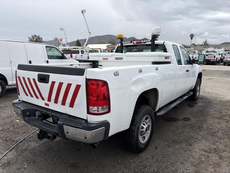 2012-gmc-sierra-2500-image-3