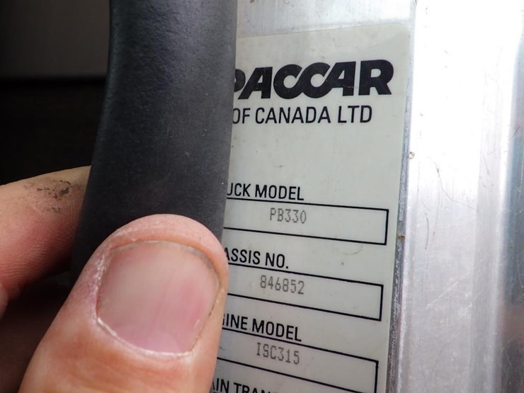 2005-peterbilt-pb330-22'-t/a-fuel-lube-truck-image-87