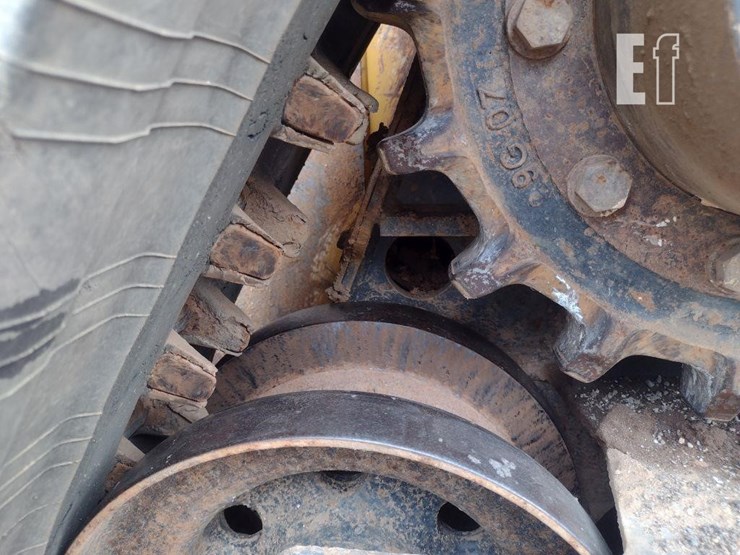 2020-deere-331g-image-22