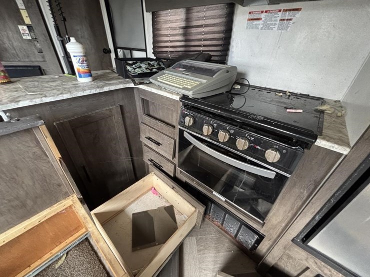 2020-wildwood-wdt26dbud-ca-travel-trailer-image-34