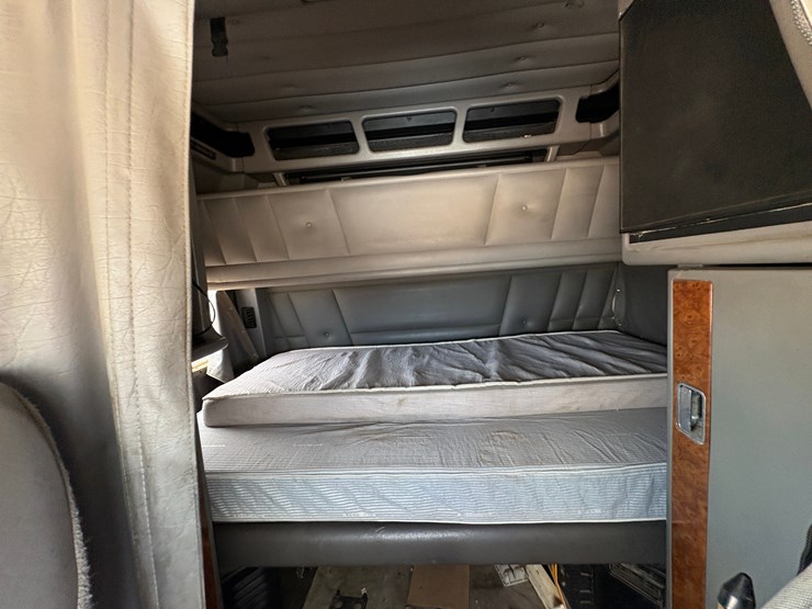 2006-peterbilt-379-image-6