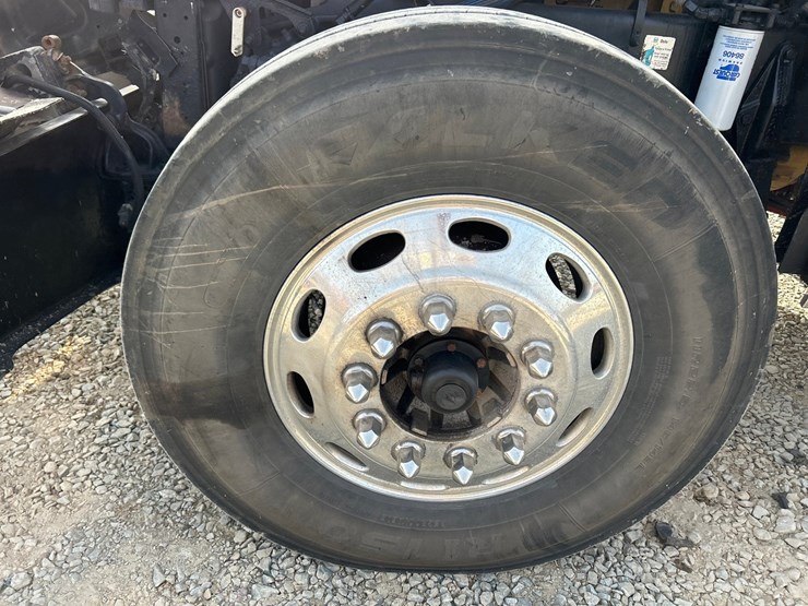 peterbilt-388-image-69