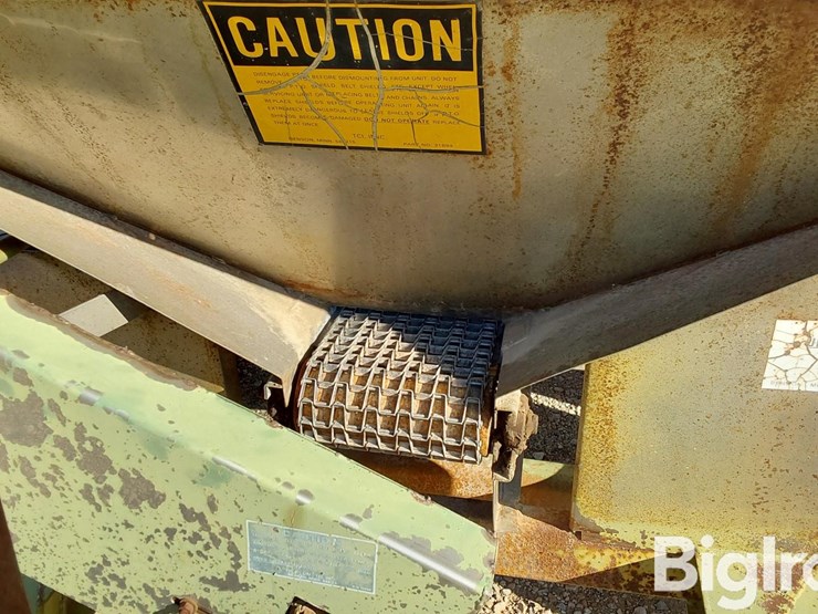 tyler-t/a-pull-type-fertilizer-spreader-image-12