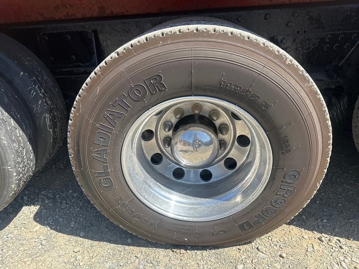 2012-international-7600-image-56