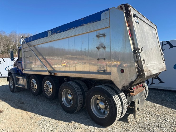 2019-massey-ferguson-8-image-3